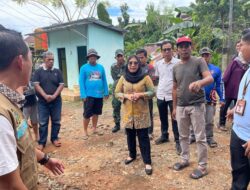 Bupati Sutinah Instruksikan Bantuan Cepat untuk Korban Banjir di Desa Bambu