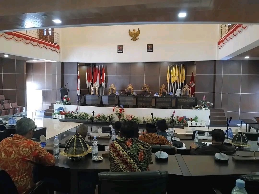Sidang Paripurna pembentukan Fraksi di gedung DPRD Mamuju.
