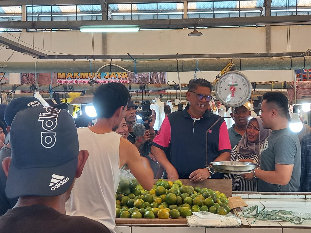 Basri Rase melakukan kunjungan ke pasar Citra Mas Loktuan