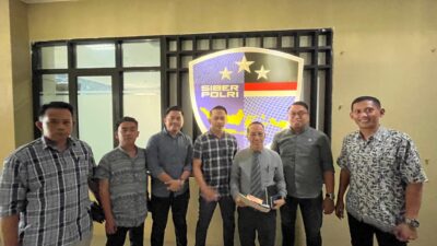 Tim Hukum Tina-Yuki Laporkan Akun Penyebar Hoaks dan Isu SARA ke Polda Sulbar