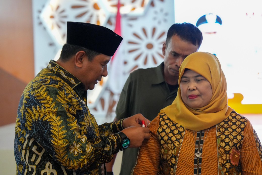 Pj Gubernur Bahtiar Lepas Tim Kesehatan untuk Sukseskan Pilkada Serentak 2024