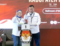 Tina-Yuki Tekankan Persatuan di Closing Statement Debat Perdana Pilkada Mamuju