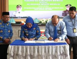 Perkuat Reformasi Hukum, Pemkab Mamuju Teken MoU dengan Kejari Mamuju