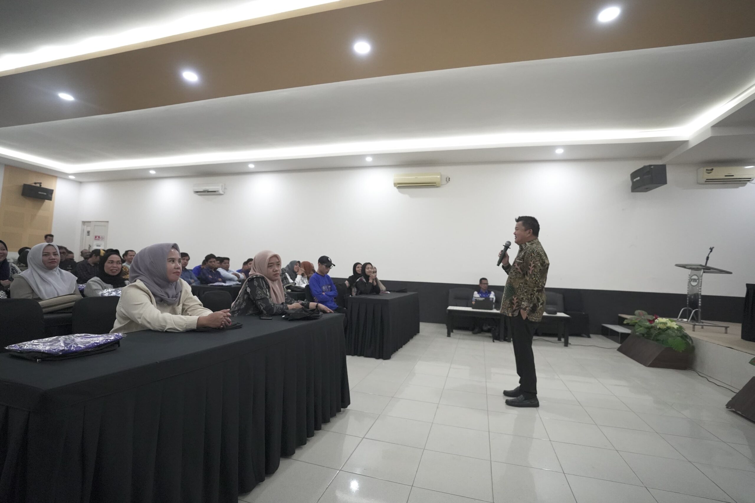 Kolaborasi Kominfo Sulbar dan DPRD Gelar Senter KIM di Majene, Bahas Etika Digital