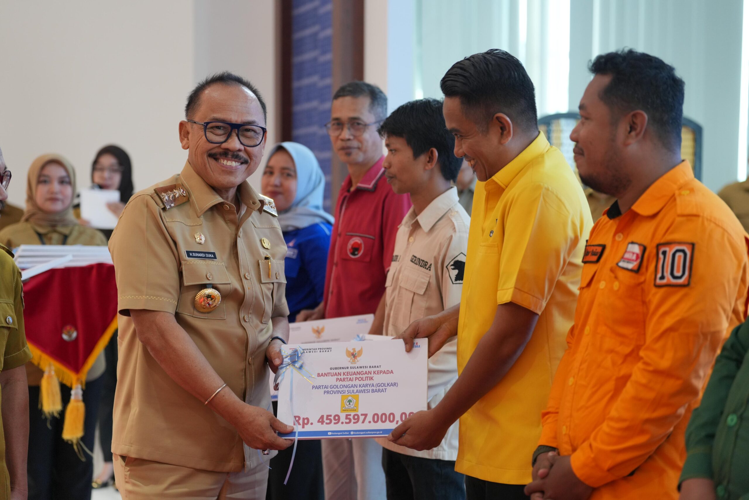 Bantuan Parpol di Sulbar Disalurkan, SDK: Pendidikan Politik Wajib Diperkuat