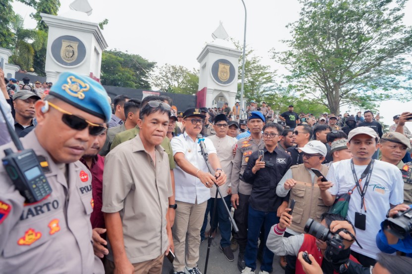 Gubernur Sulbar Temui Massa Penolak Tambang: Saya Tak Akan Korbankan Rakyat