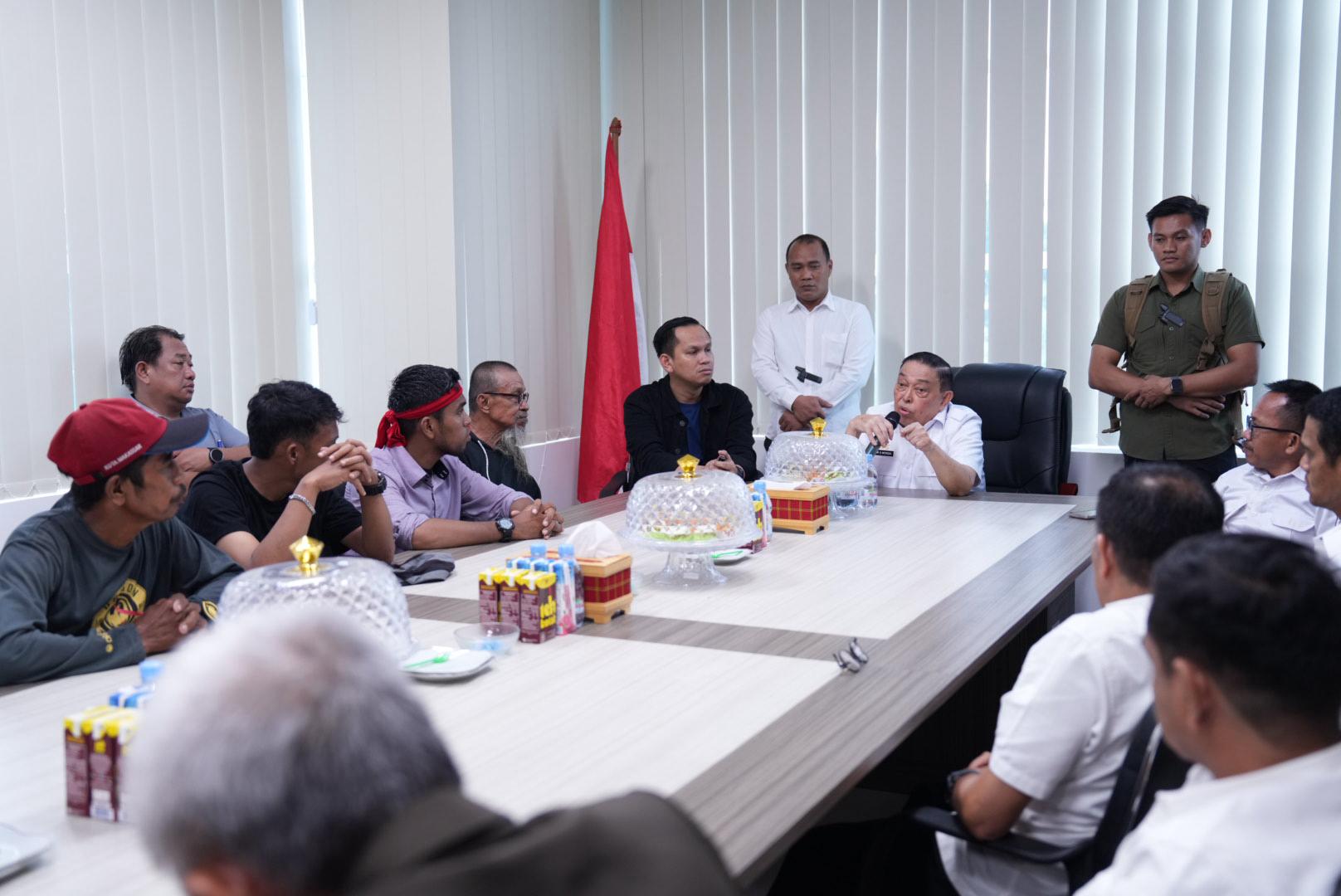 Terima Perwakilan Unjuk Rasa, Wagub: Sabar Saja Sebentar Tim Sedang Bekerja, Saya dan Gubernur Jamin Itu