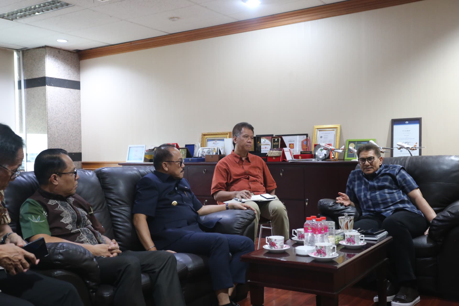 Upaya Kembalikan Penerbangan Batik Air Rute Mamuju-Makassar, Gubernur Suhardi Duka Bertemu Langsung Direktur Lion Air