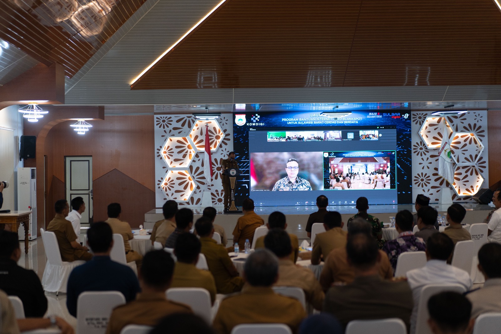 Wamen Komdigi Puji Gubernur SDK Visioner: Target 2026, Sulbar Bebas Blank Spot