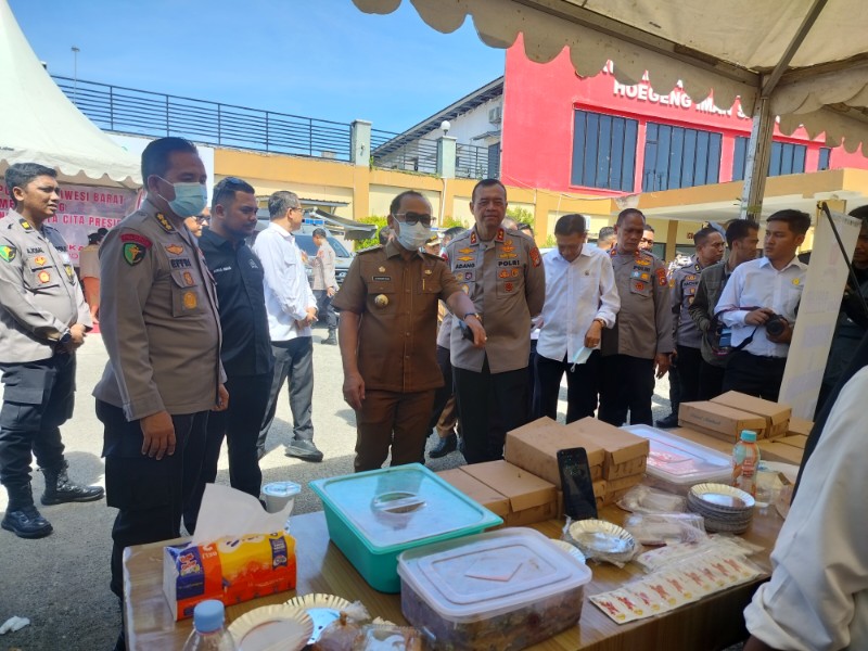 Gubernur Suhardi Duka Apresiasi Bakti Kesehatan Polda Sulbar Jelang HUT Bhayangkara ke-79