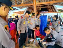 Polda Sulbar Gelar Bakti Sosial, Jemput Warga Karampuang untuk Layanan Kesehatan Gratis