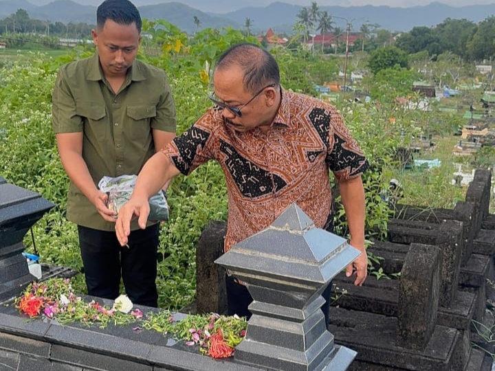 Gubernur SDK Kunjungi Makam Pejuang Sulbar dan Maraqdia Tokape Arajang Balanipa