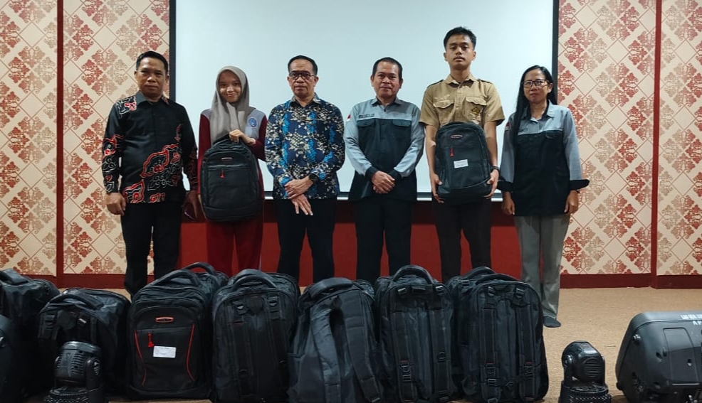 Pemprov Sulbar Ringankan Beban Orang Tua Lewat Bantuan Seragam Sekolah