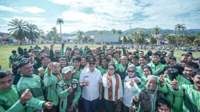 Driver Ojol di Mamuju Terharu Dapat Beras 10 Kg dari Gubernur Sulbar dan Bupati Mamuju