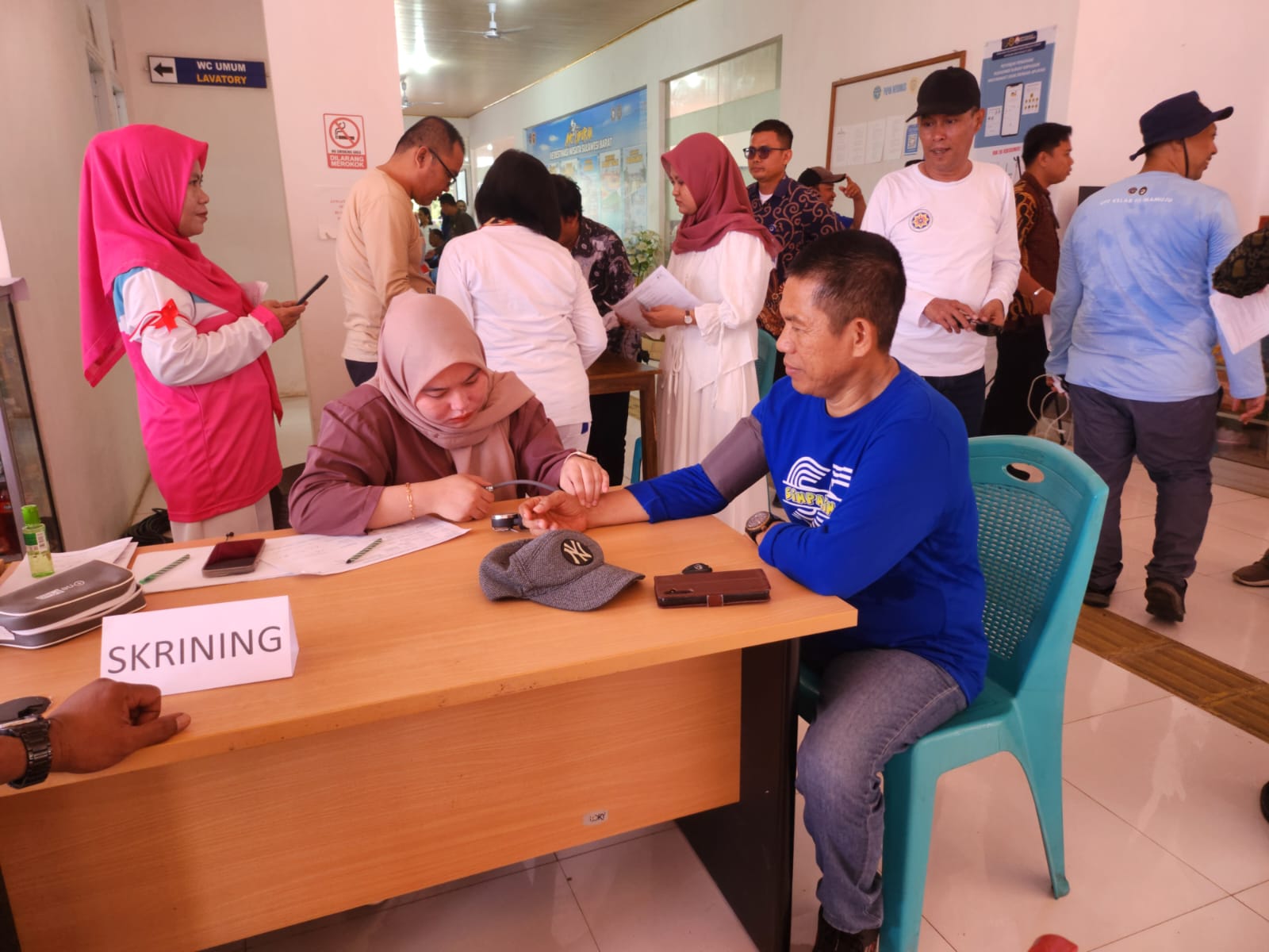 Harhubnas 2025, Dishub Sulbar Galakkan Aksi Bersih Pantai dan Donor Darah