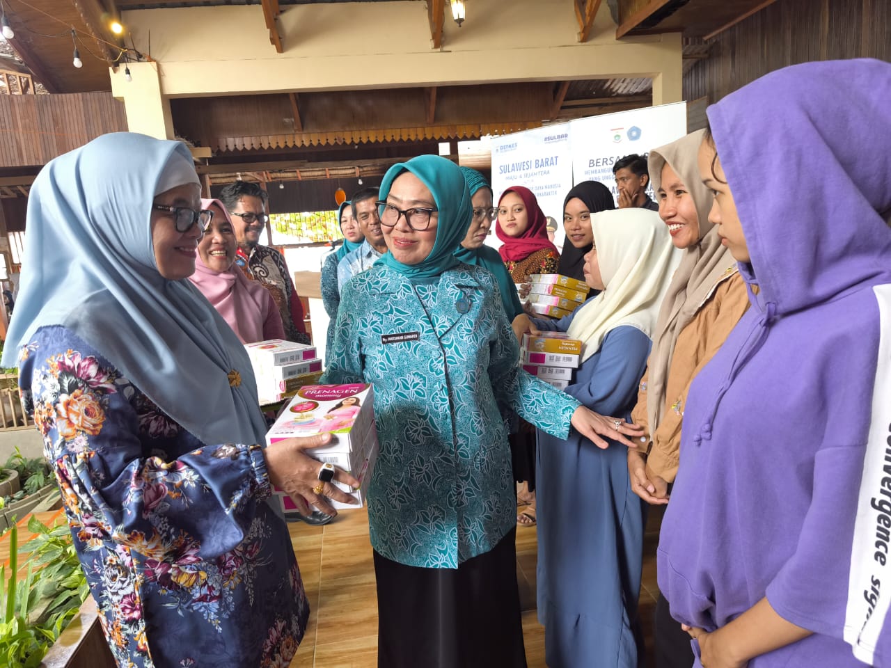 Pemprov dan TP PKK Sulbar Kolaborasi Intervensi Gizi Ibu Hamil di Pamboang  Majene