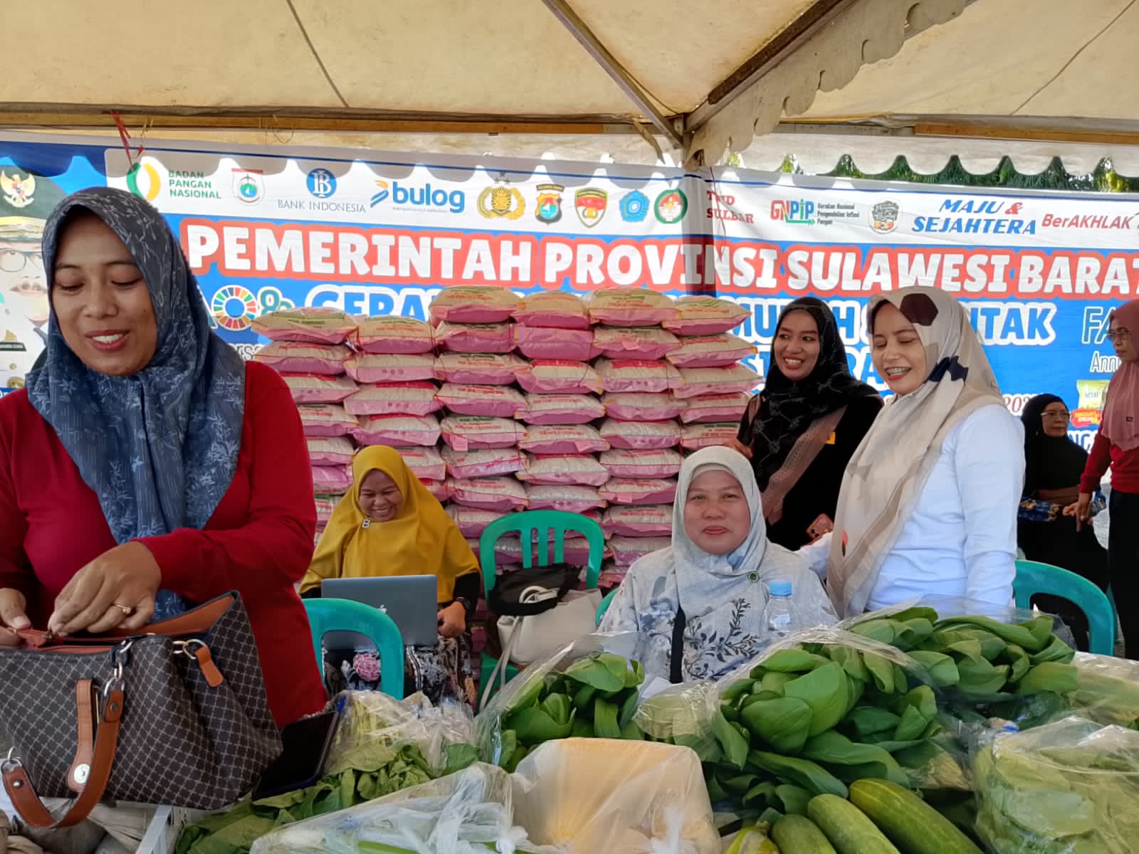 Distapang Sulbar Kembali Melaksanakan Gelar Gerakan Pangan Murah di Taman Karema Mamuju