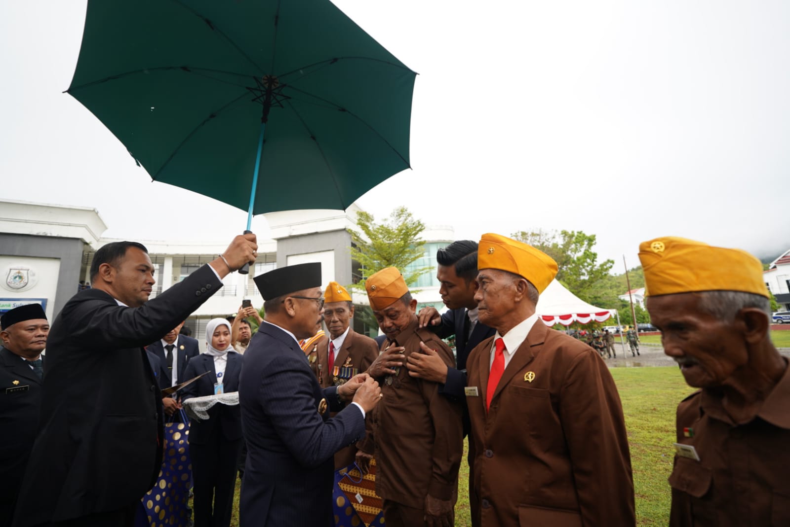Peringatan Serentak Hari Pahlawan, Gubernur Sulbar Sampaikan Amanat Mensos RI
