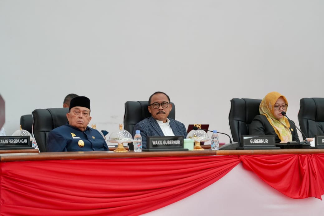 Gubernur dan Wakil Gubernur Sulbar Kompak Hadiri Paripurna DPRD, Bahas Beberapa Ranperda