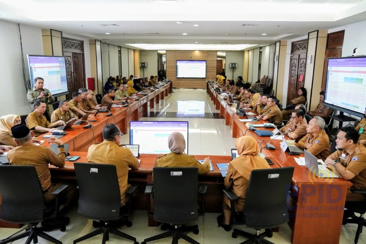 Rapat Pengendalian dan Operasional Kegiatan (RADALOK) Tahun 2025, Wali Kota Bontang, Neni Moerniaeni.