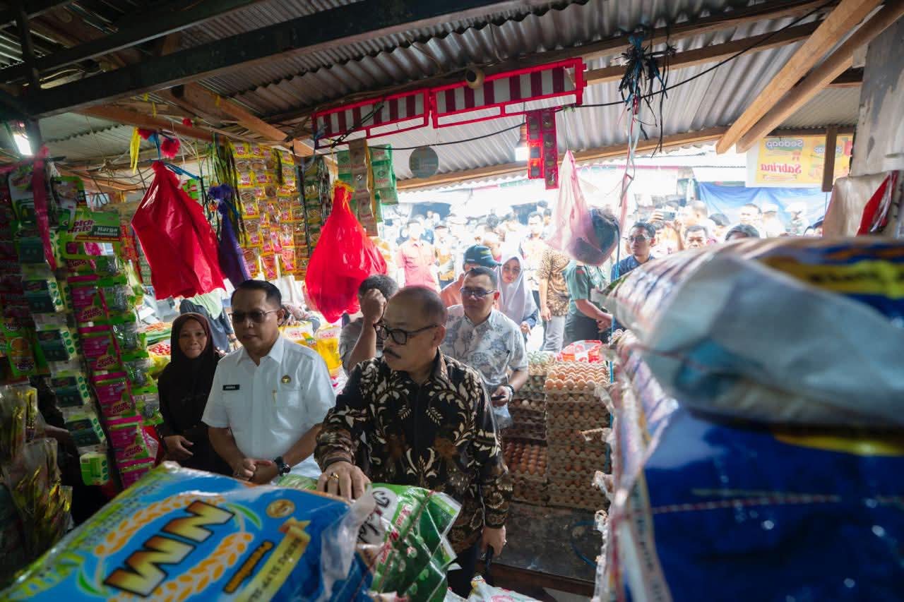 Pantau Harga Pangan, Gubernur Sulbar Temukan Kenaikan Harga Bawang Merah dan Ayam