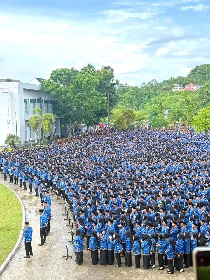 Gubernur Sulbar Serahkan 4.179 SK PPPK Paruh Waktu, SDK: Layani Masyarakat dengan Maksimal