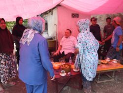 Wagub Sulbar Salim S. Mengga Kunjungi Korban Kebakaran di Lampoko, Salurkan Bantuan