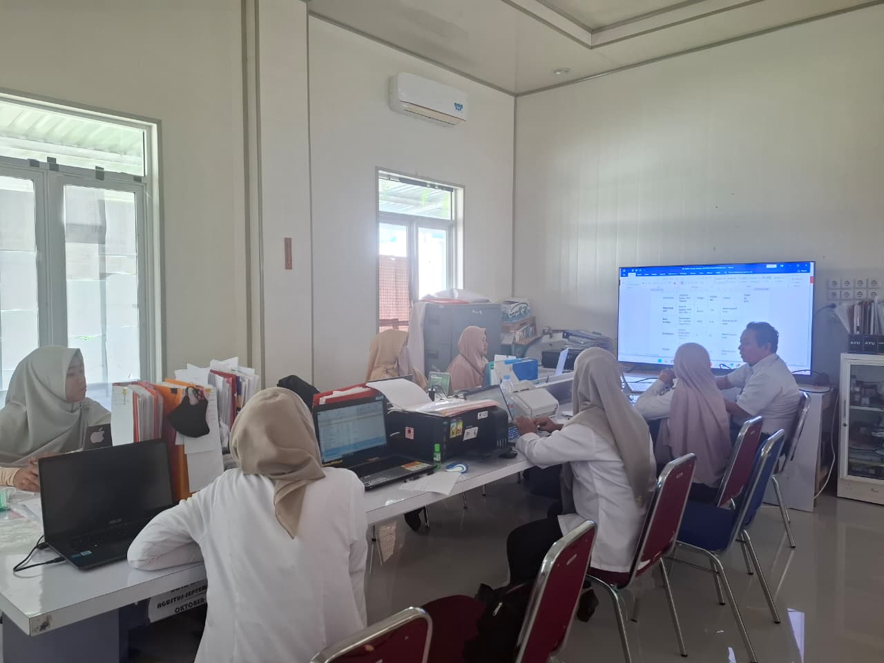 Rapat Internal Bidang Perencanaan dan Pengembangan RSUD Sulbar Bahas Tugas, IKU, dan Kebutuhan Tenaga