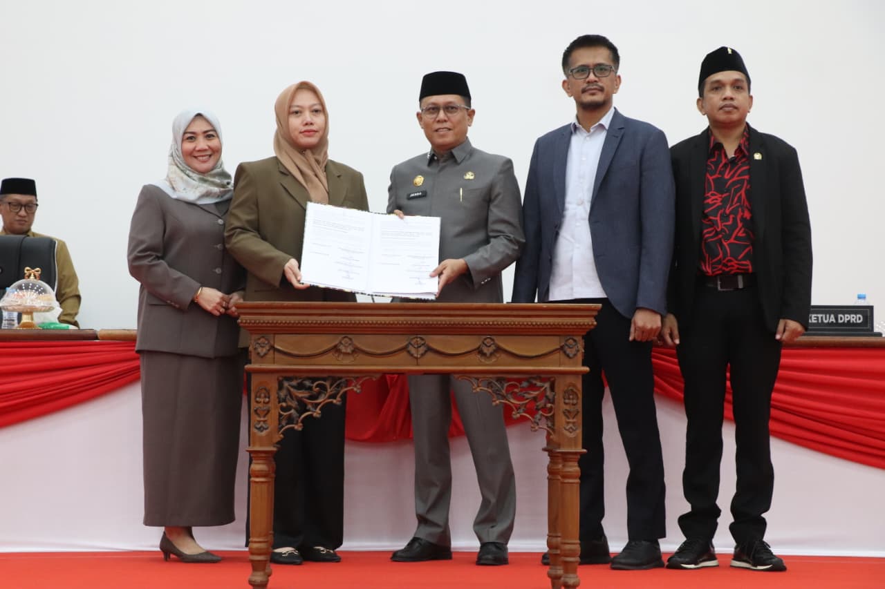 Paripurna Sahkan Perubahan Perda BUMD Sebuku Energi Malaqbi, Sekda Sulbar Jamin Tindak Lanjut Aspirasi DPRD