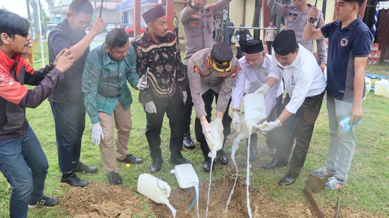 Polresta Mamuju Musnahkan 1.435 Botol dan 200 Liter Ballo Hasil Operasi Pekat Marano 2026