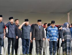 Penuh Haru, Gubernur Sulbar Suhardi Duka Jadi Inspektur Upacara Persemayaman Salim S Mengga