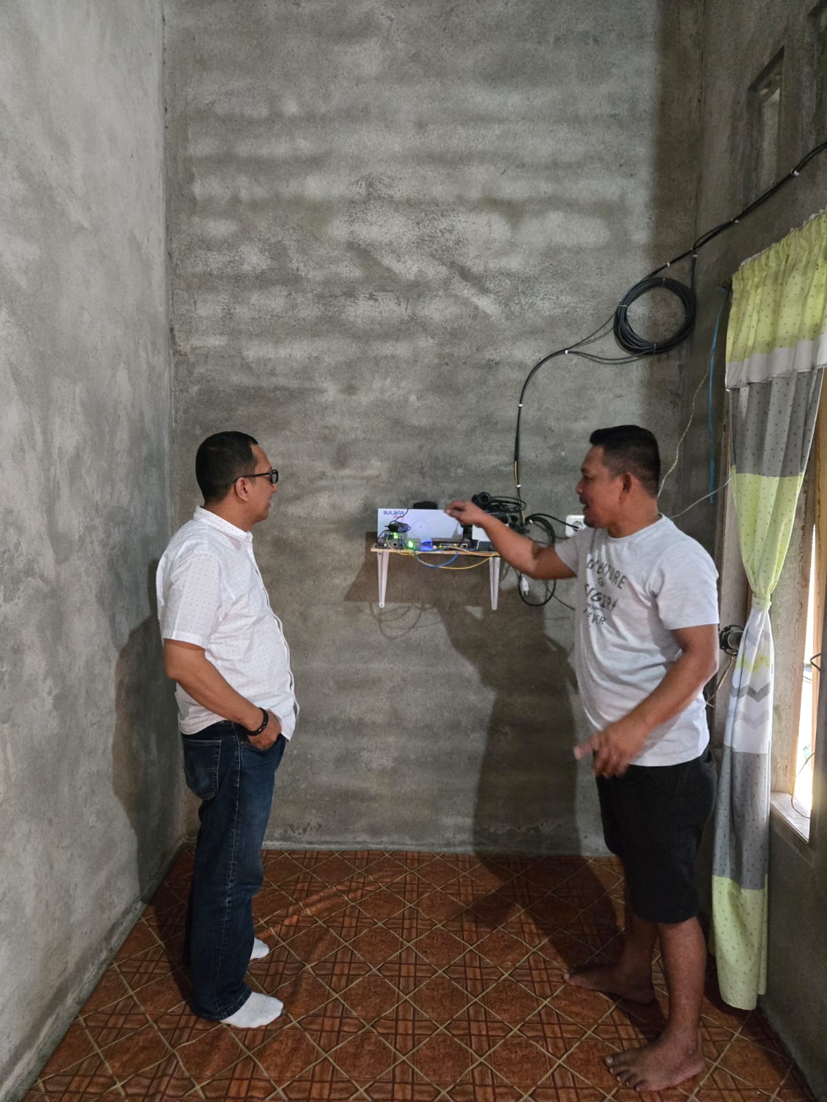 Tinjau Langsung Bantuan Internet SULBAR Digital di Pasangkayu, KominfoSS, Pastikan Perangkat dan Sinyal Terakses dengan Baik