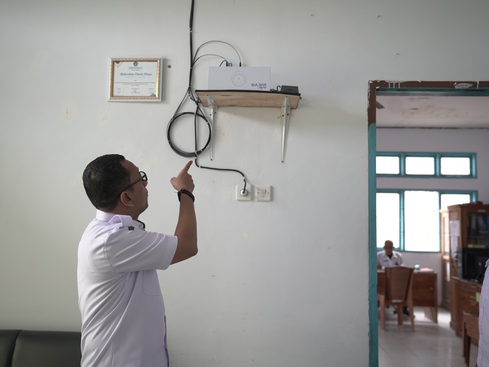 Safari Ramadan Berlanjut, KominfoSS Pantau Internet SULBAR Digital di Kantor Lurah Tande Timur