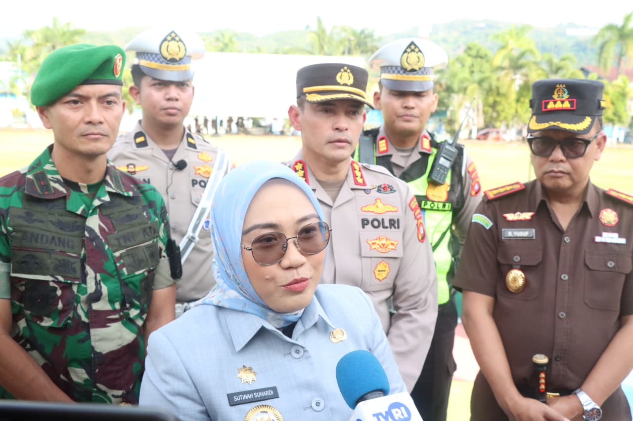 Mudik Aman, Keluarga Bahagia!, Bupati Sutinah Pimpin Apel Operasi Ketupat di Mamuju