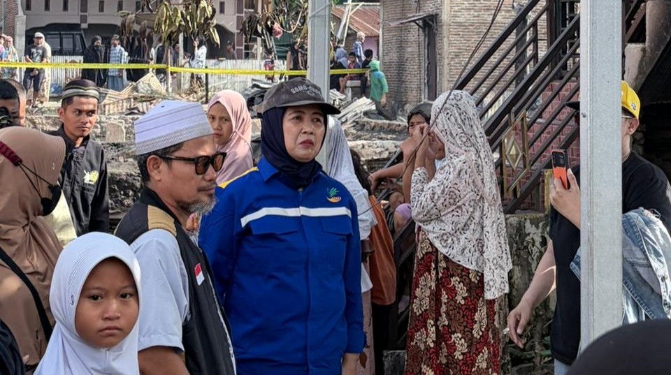Gerak Cepat dan Penuh Empati, Kadinsos P3A dan PMD Sulbar Dampingi Korban Kebakaran