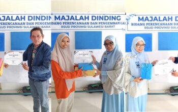 Tingkatkan Motivasi Kerja, RSUD Sulbar Beri Penghargaan Bagi SDM Subbidang Pengembangan Data dan Informasi