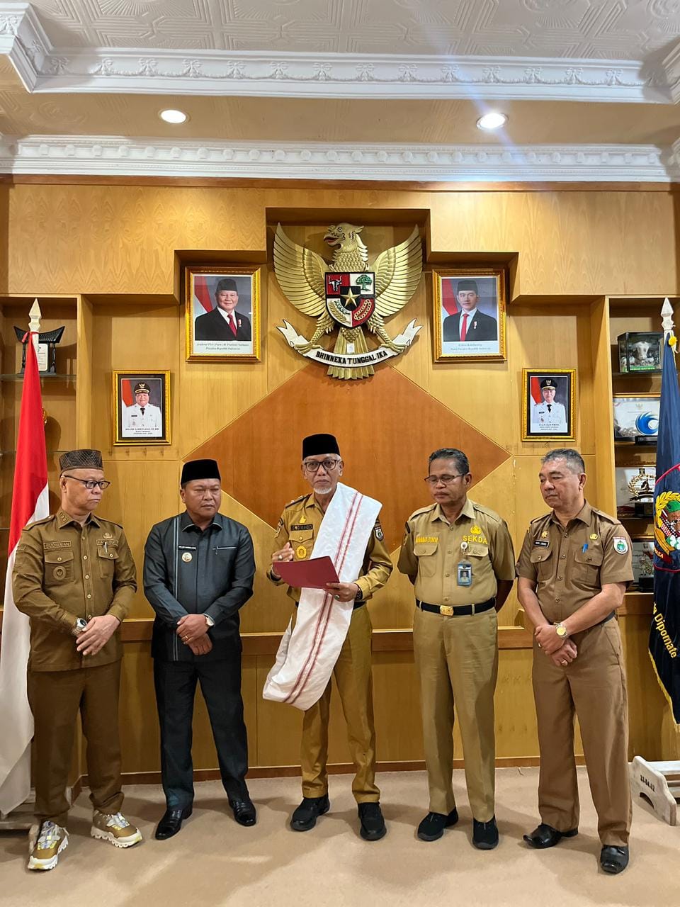 Kepala BKPSDM Sulbar Serahkan Hasil Seleksi Tiga Besar JPT Pratama Mamasa, Proses Berjalan Transparan dan Profesional