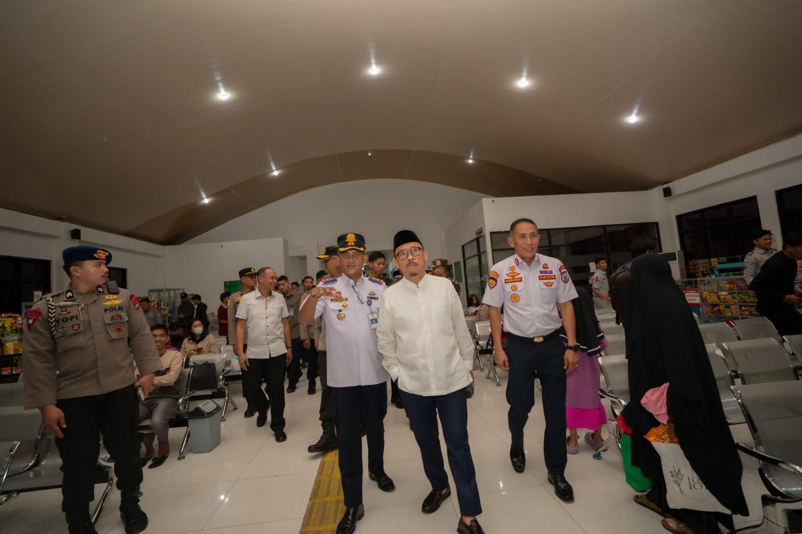 Arus Mudik Mulai Padat, Gubernur Sulbar Cek Langsung Kondisi Terminal Simbuang