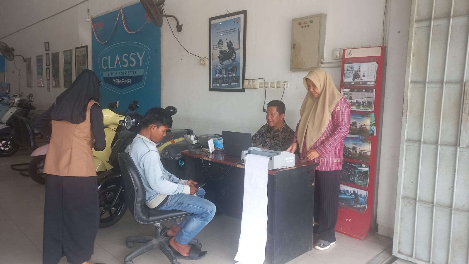 Efektif dan Cepat! Samkel Polman di Wonomulyo Layani Belasan Kendaraan