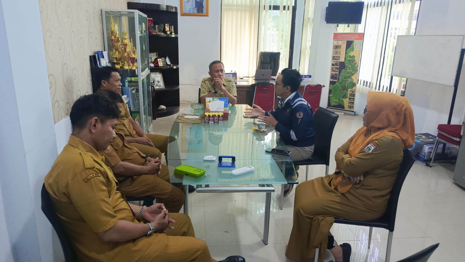 Kepala Dinas ESDM Sulbar Terima Kunjungan Manajemen PT Rekindaya Mamuju, Bahas Pasokan Listrik dan Pemanfaatan Potensi Lokal