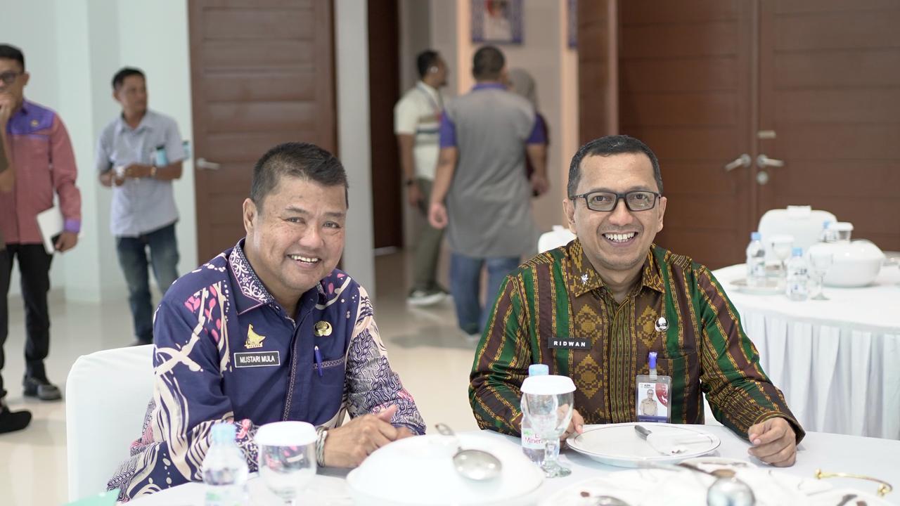 Pemprov Sulbar Serahkan Sertifikat Tsinghua University kepada Alumni Digital Leadership 2025