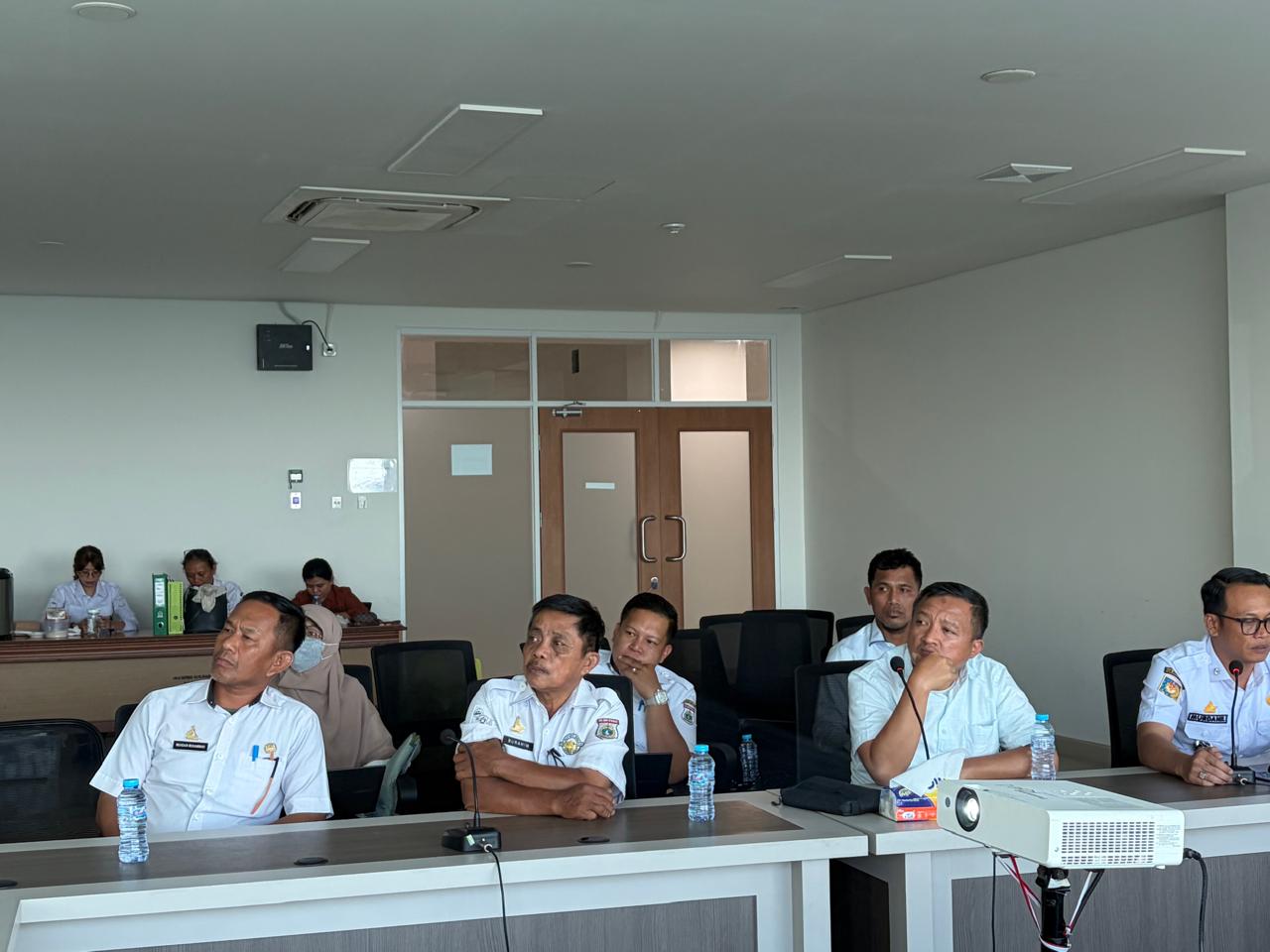 Perkuat Sinergi Kemitraan, Kepala Biro Pemkesra Hadiri Rapat Kerja Umum Komisi 1 DPRD