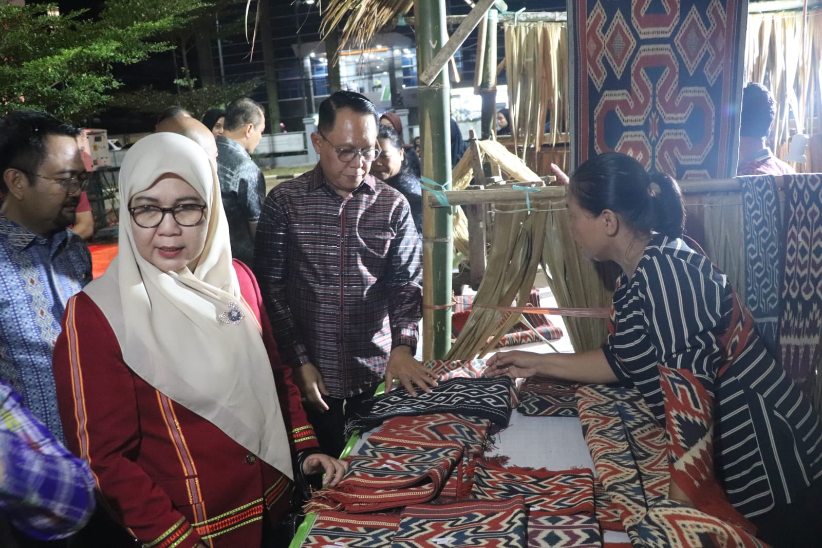 Festival Jiwa Wastra Dibuka, Pemprov Sulbar Perkuat Strategi Pengembangan Tenun