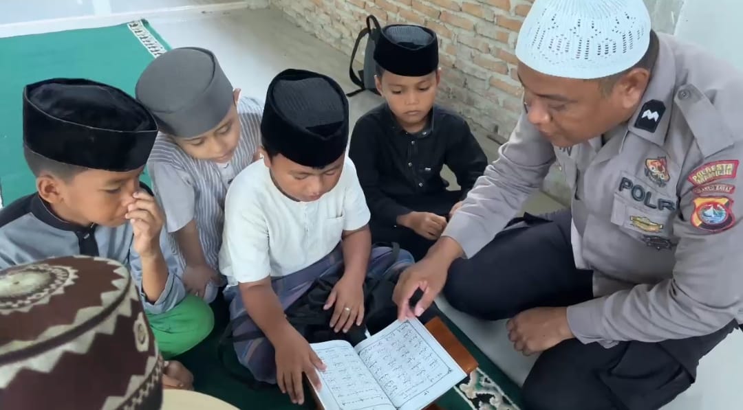 Polisi Jadi Guru Mengaji, Polresta Mamuju Gagas Gerakan Berantas Buta Aksara Al Quran Bagi Anak Usia Dini