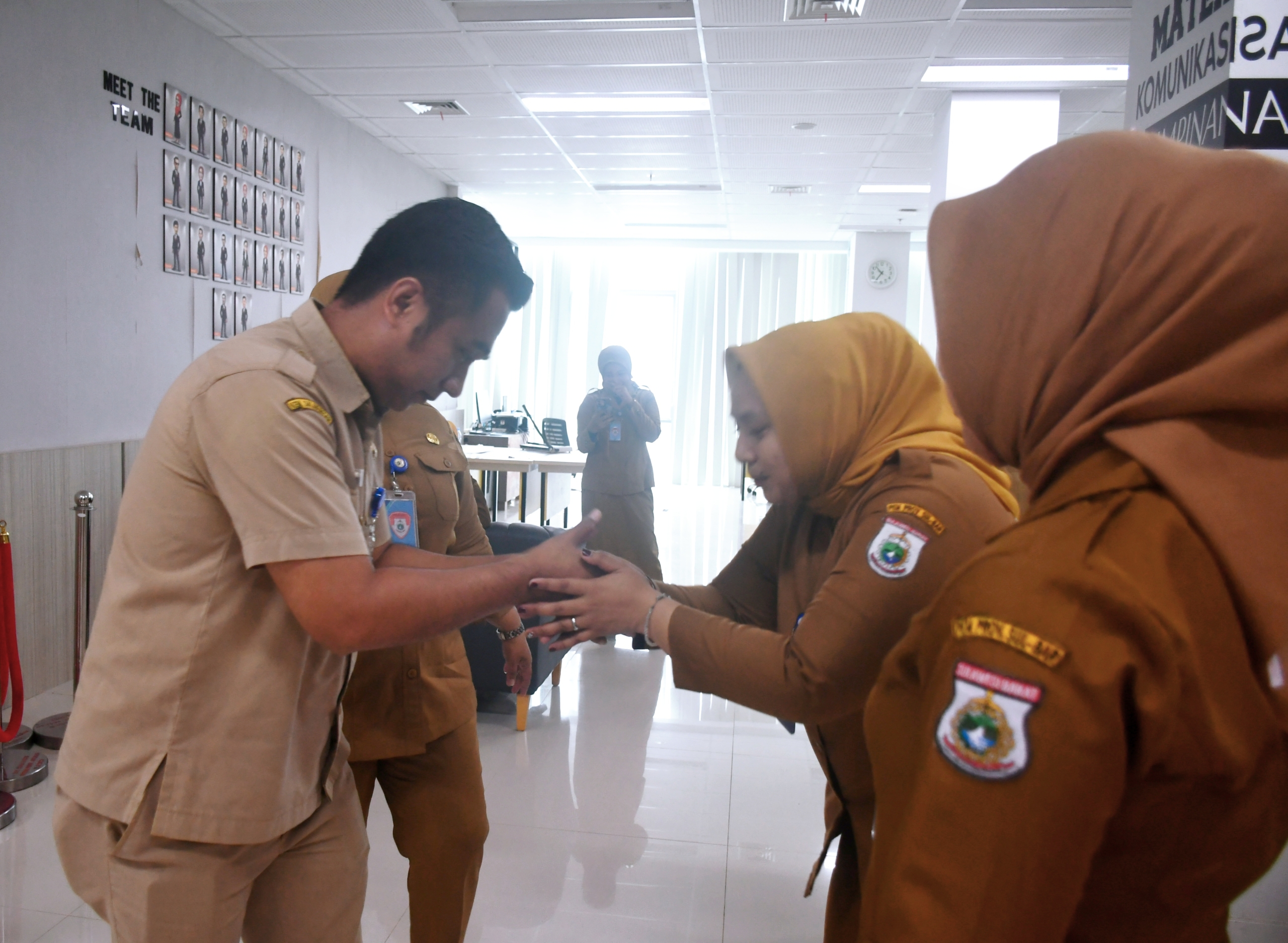Hari Pertama Kerja Usai Lebaran, Protokol Biro Umum Perkuat Kekompakan Tim