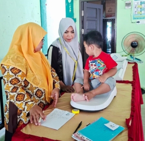 Operasi Timbang Diperkuat, Dinkes Bontang Kejar Data Stunting hingga ke Rumah Warga