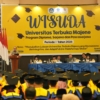 Pesan Gubernur Suhardi Duka untuk Wisudawan UT Majene: Jaga Integritas, Jadilah Penjaga Kepercayaan