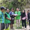 DPC PKB Mamasa Bantu Warga Minake Perbaiki Pipa Air Rusak Akibat Banjir