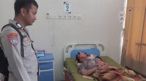 Bhabinkamtibmas Polsek Mamuju Cek Kondisi Perempuan RM dan Tiga Anaknya di RS Punggawa Malolo