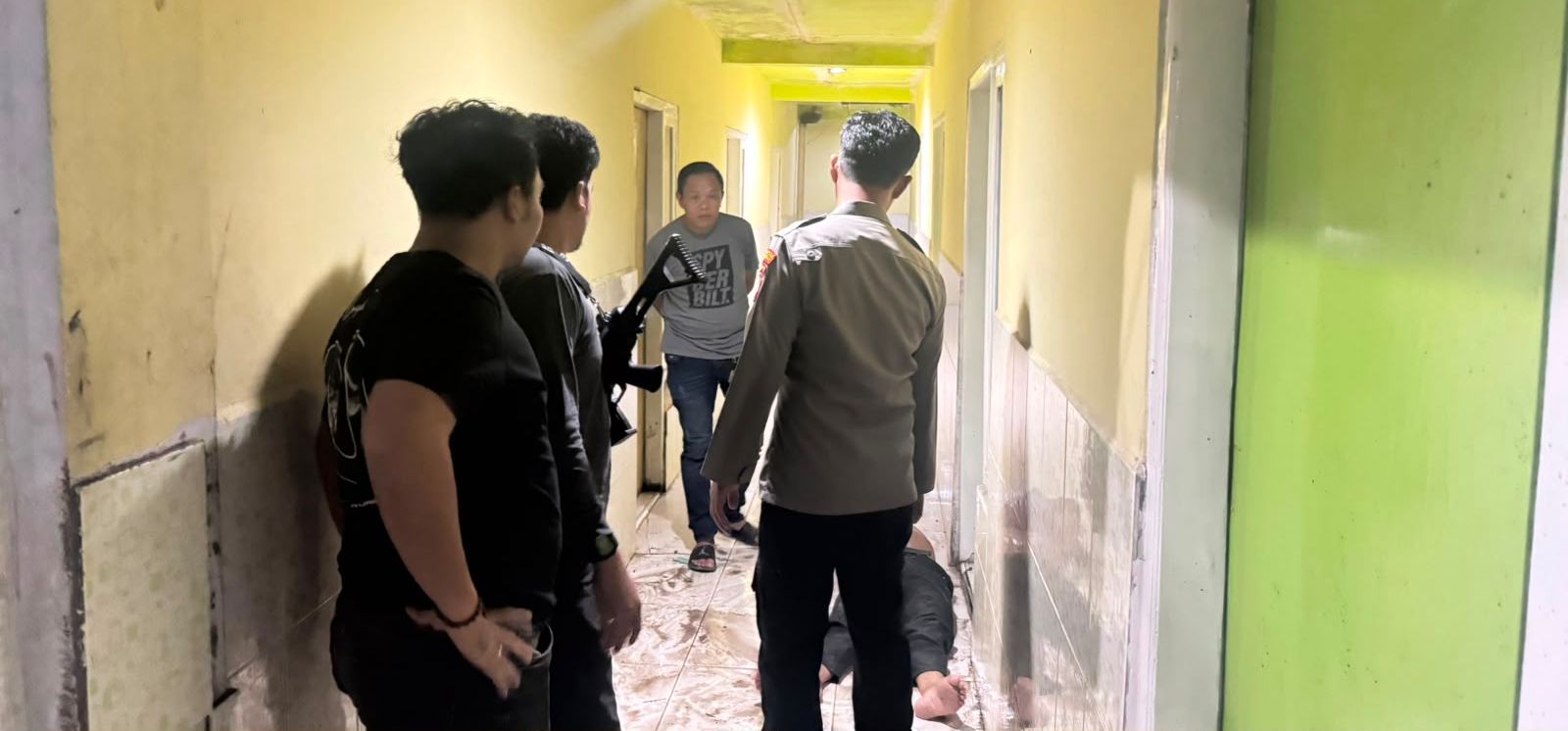 Tim URC Polresta Mamuju Responsif Datangi TKP dan Amankan Pria Mengamuk di Wisma Aneka Jaya
